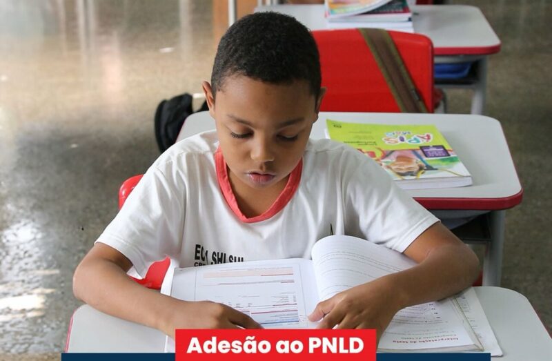 Adesão ao PNLD: secretarias de educação e institutos federais têm até 30 de abril para solicitar livros ou atualizar registro