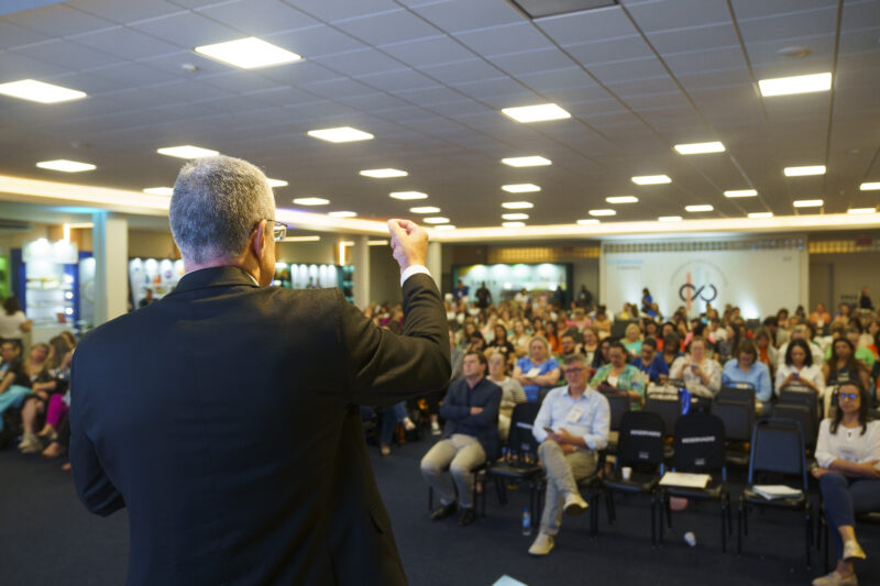 Conversa sobre como fazer uma transição transparente na rede municipal encerra o primeiro dia de debates no Seminário da Undime-SC