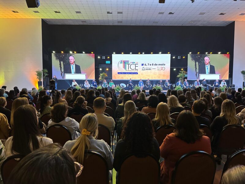 Undime e municípios catarinenses no 7º Fórum TCE Educação, em Joinville/SC